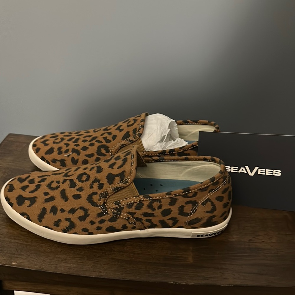 Seavees Baja slip on size 8